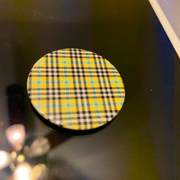 yellow flannel pop socket plate - Picture 1 of 2